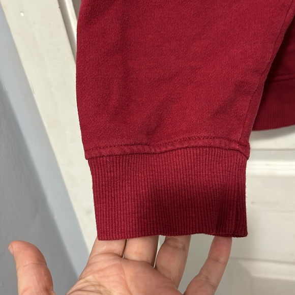 IZOD crewneck sweatshirt. Size M - Picture 4 of 7